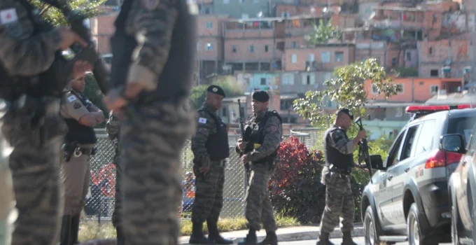 Líder do tráfico na Vila Cemig morre em confronto com a PM no bairro Califórnia, em BH