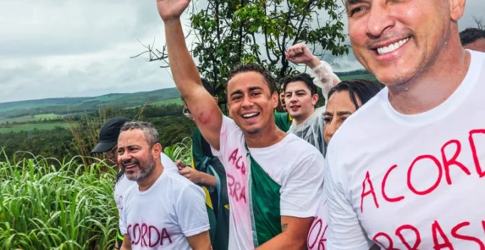 Caminhada de Nikolas Ferreira: Selfies, Políticos e Falta de Estrutura marcam protesto pela "liberdade"