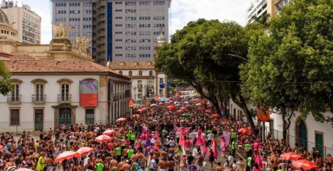 Axé e Fantasia: Bloco Chá da Alice retorna a BH com Babado Novo e clima de País das Maravilhas