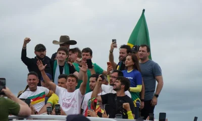 Deputado Nikolas Ferreira lidera caminhada de Minas a Brasília em apoio a Bolsonaro e contra condenações do STF