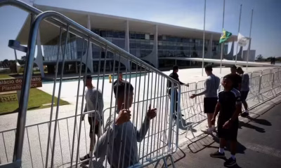 GSI reforça segurança no Planalto com grades antes de ato convocado por Nikolas Ferreira