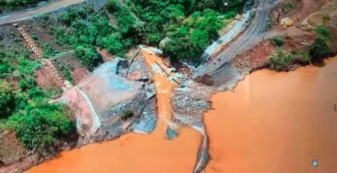 Transbordamento na Vale causa alerta e apreensão em Minas Gerais; CSN paralisa atividades
