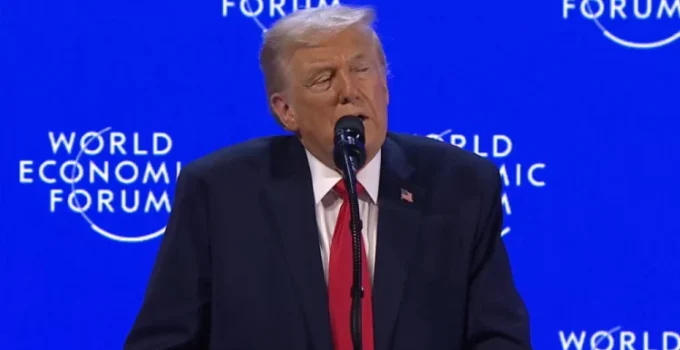 Trump acusa governadores democratas de obstruir ICE e pede fim das 'cidades santuário'