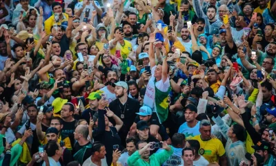 Nikolas Ferreira encerra caminhada em Brasília com críticas ao STF e sem menção a feridos por raio