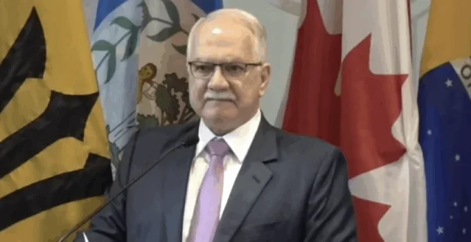 Fachin alerta para "risco real à democracia" com perseguição a juízes