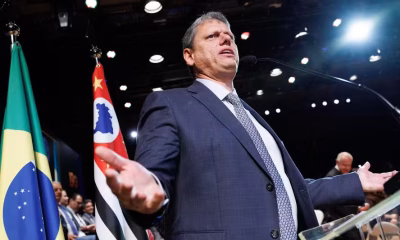 Tarcísio troca secretários para apaziguar relação com deputados após atritos com bolsonarismo