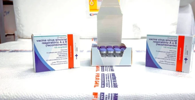 Norte de Minas recebe segunda remessa de vacina contra VSR para proteger recém-nascidos