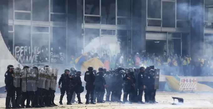 Mineira de Itamonte é condenada a 14 anos de prisão por financiar atos antidemocráticos de 8 de janeiro