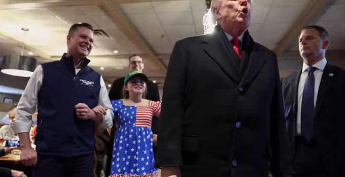 Trump prevê "queda muito em breve" do regime cubano e culpa Venezuela por crise