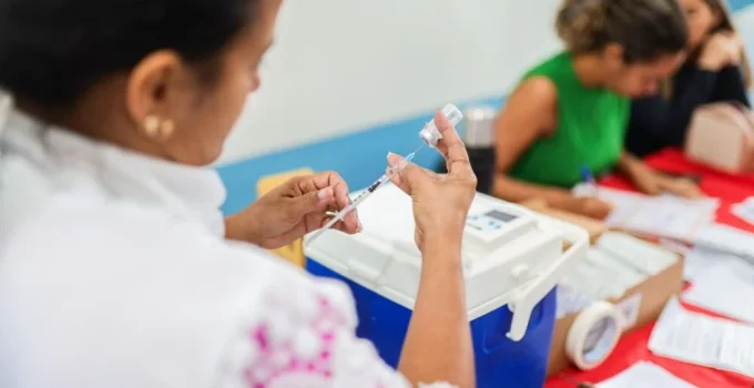 Ipatinga estende vacinação contra meningite ACWY até fevereiro de 2026 para ampliar proteção