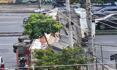 Caminhão Tomba na Avenida Amazonas e Causa Grande Congestionamento na Região Oeste de BH