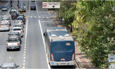 Faixas exclusivas de ônibus entram em operação na Savassi, em BH, nesta quinta-feira (29)