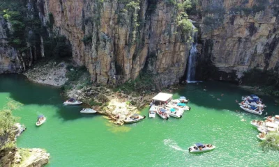 Capitólio: O Mar de Minas que Une Cânions Gigantes e Luxo em um Destino de Aventura