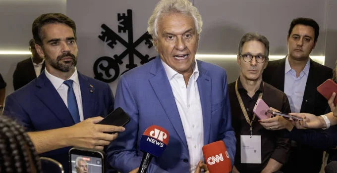 Centrão se divide e busca alternativa na direita com Tarcísio fora da disputa presidencial