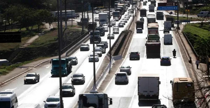 Anel Rodoviário de BH ganhará radares para coibir caminhões em faixa da esquerda e aumentar segurança