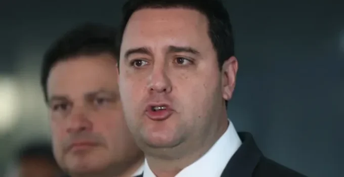 Ratinho Jr. defende indulto a Bolsonaro e causa racha no PSD