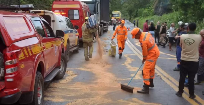 Motorista de Funerária Morre em Colisão com Caminhão na MG-262, em Mariana