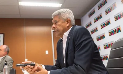 Jerônimo Rodrigues aguarda conversa com Otto Alencar para se posicionar sobre saída de Coronel do PSD