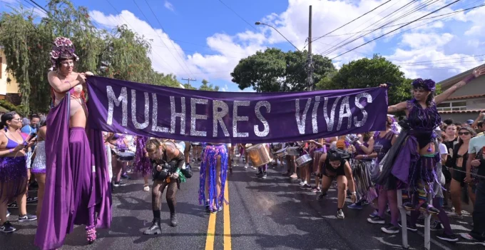 Sagrada Profana Leva Batuque e Protesto Contra Feminicídio e Desigualdade de Gênero às Ruas de BH