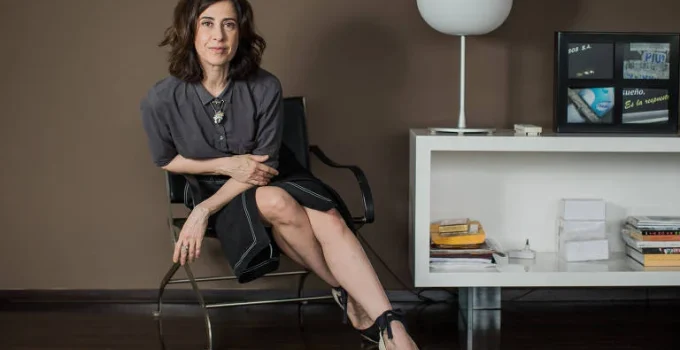 Fernanda Torres compara política brasileira a "Telecatch" e critica "espetáculo"