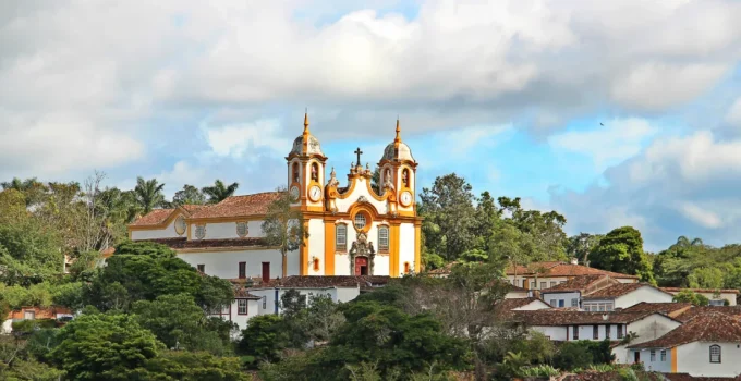 Tiradentes: A Joia Colonial Mineira que Transporta Visitantes ao Passado com Charme e História Preservada