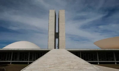 Oposição protocola pedido de CPI do Banco Master com mais de 280 assinaturas