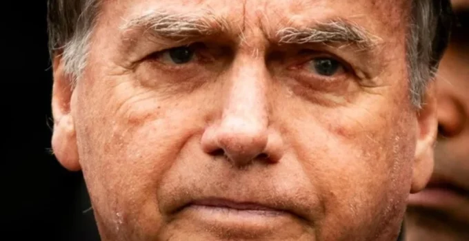 Ministros do STF temem reincidência e adiam decisão sobre prisão domiciliar de Bolsonaro