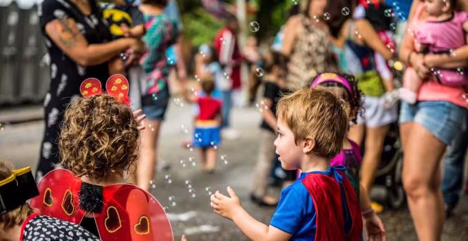Câmara de BH aprova em 1º turno restrição de crianças em eventos com teor adulto e LGBTQIA+