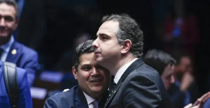 União Brasil mira senador do PSD em retaliação após saída de Caiado