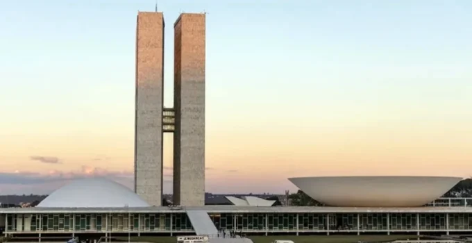 Reajuste para servidores do Congresso custará R$ 790 milhões em 2026