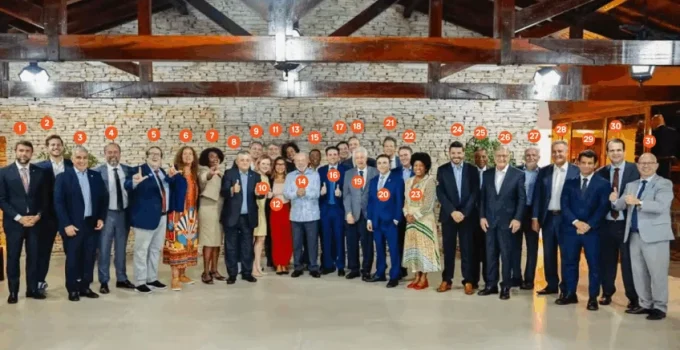 Lula re&uacute;ne ministros e l&iacute;deres da C&acirc;mara em churrasco para avan&ccedil;ar em pautas do governo