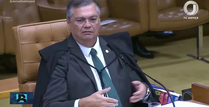 Decisão de Flávio Dino contra supersalários é elogiada por parlamentares, mas gera atrito com reajuste aprovado
