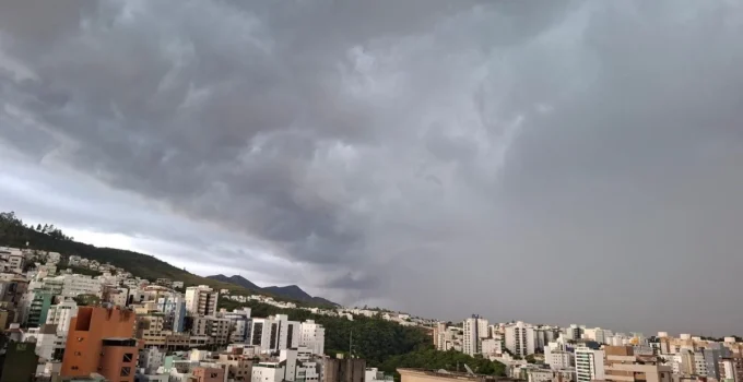 Alerta de Tempestade: Chuva Intensa e Granizo Atingem Belo Horizonte Neste Sábado