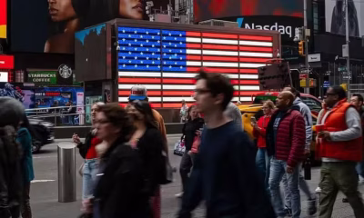 Crescimento populacional dos EUA desacelera a ritmo histórico: Imigração restrita e envelhecimento da população acendem alerta econômico