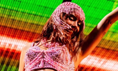 Sob Chuva Forte, Anitta Eletriza Multidão na Esplanada do Mineirão com Show de Hits e Música Inédita