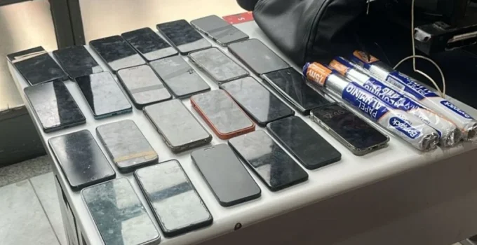 Carnaval de BH: Pol&iacute;cia Militar desarticula esquema e recupera 27 celulares furtados em hotel do Centro