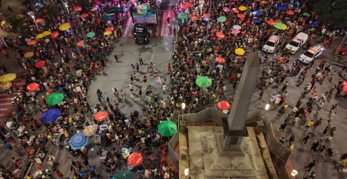 Banda Mole Inova no Carnaval de BH com Ala Drag Queen e Celebra Diversidade na Avenida Afonso Pena