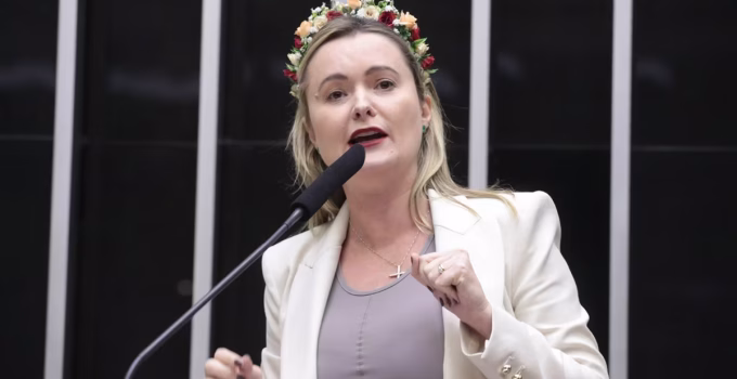 Júlia Zanatta aciona Conselho de Ética contra Lewandowski por suspeita de conflito de interesses com Banco Master