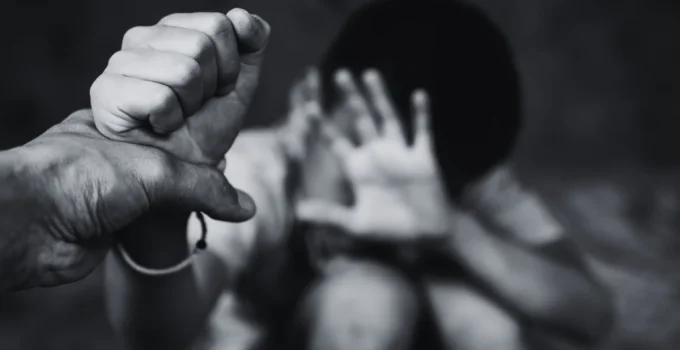 Bebê de 2 anos morre com sinais de violência sexual em Betim, na Grande BH; mãe e companheiro são levados à polícia