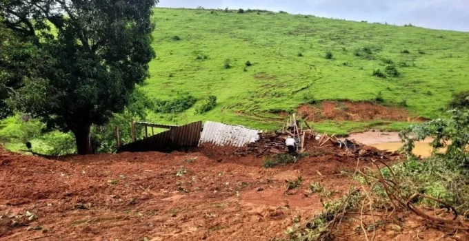 Temporal em MG: Família de quatro pessoas morre soterrada após deslizamento de terra em Eugenópolis