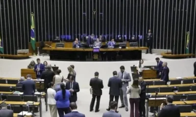 Oposição barra urgência de projeto que criaria órgão para regular redes sociais