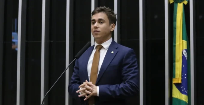 TRE-MG confirma decisão e livra Nikolas Ferreira de perder mandato em caso de fake news