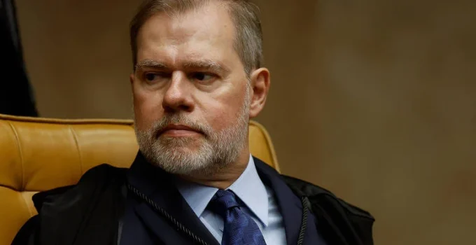 Lula avalia que Toffoli abalou imagem do STF e defende afastamento do caso Master