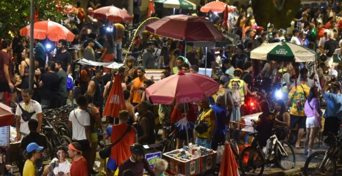 Carnaval em BH: Confira o que abre e fecha no comércio, bancos e serviços públicos em Minas Gerais