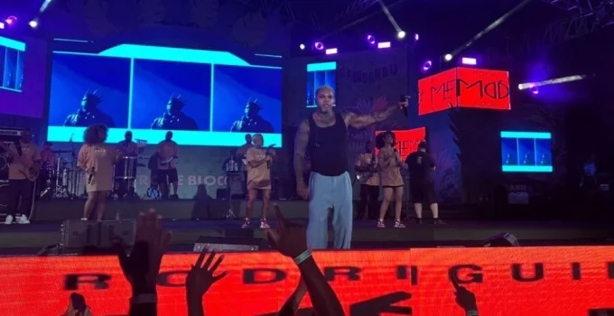 Rodriguinho agita a Praça da Estação em BH com pagode dos anos 90 e celebra a cultura afro-brasileira