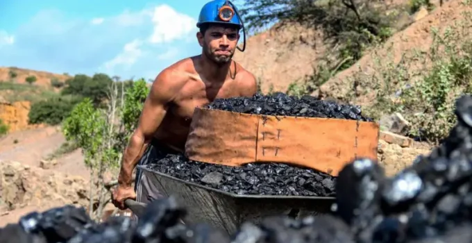 Venezuela: Além do Petróleo, EUA Miram Riquezas Minerais Críticas para Sua Economia