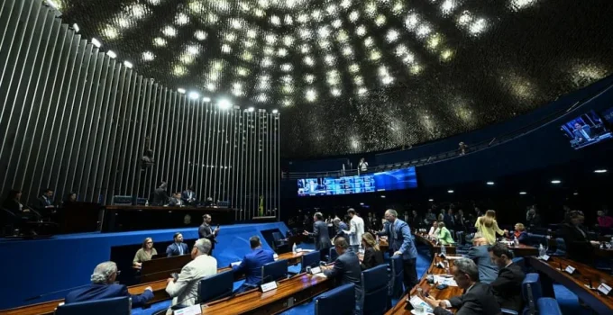 Senado acumula 55 pedidos de impeachment contra ministros do STF em meio a escalada de tensões institucionais