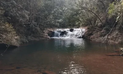 Jovem de 20 anos morre afogado em cachoeira de Rio Acima, na Grande BH; corpo foi resgatado após buscas