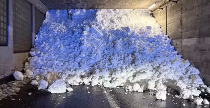 Avalanche na Suíça: Trem com 80 passageiros descarrila em região alpina após forte nevasca