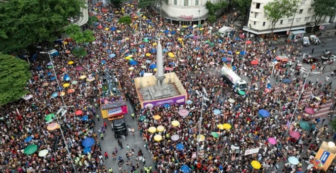 Terça de Carnaval em BH: Mais de 40 blocos agitam a capital mineira com festas em diversos bairros